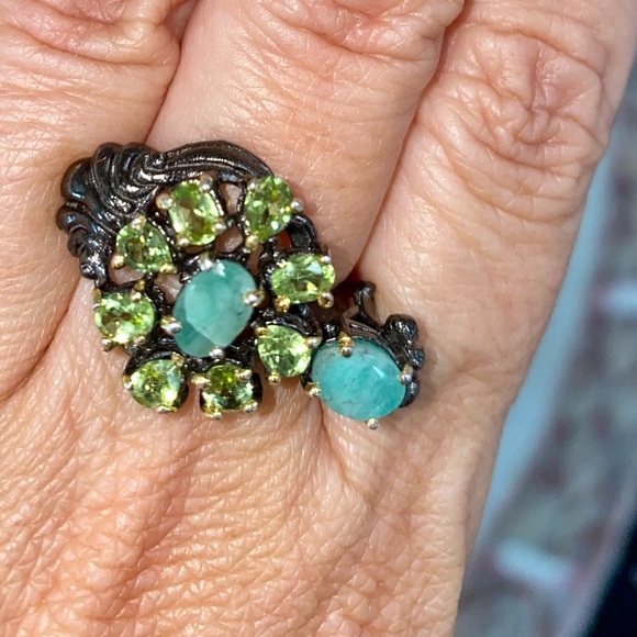 Classy Genuine Emerald Peridot Ring - Picture 6 of 12